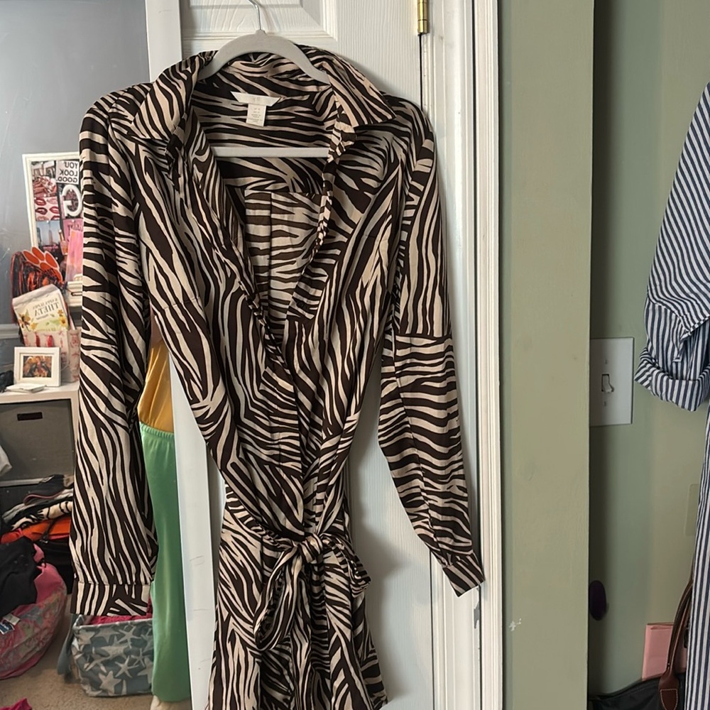 H & M silky animal print button front Shirt Dress size 12